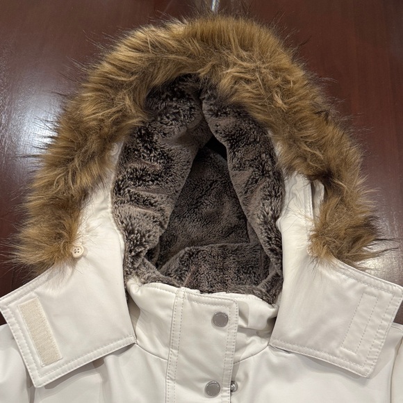 Hollister Cream Bomber Jacket with Faux Fur Hood Sz M - Picture 3 of 16